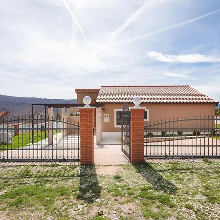 Dea Villa