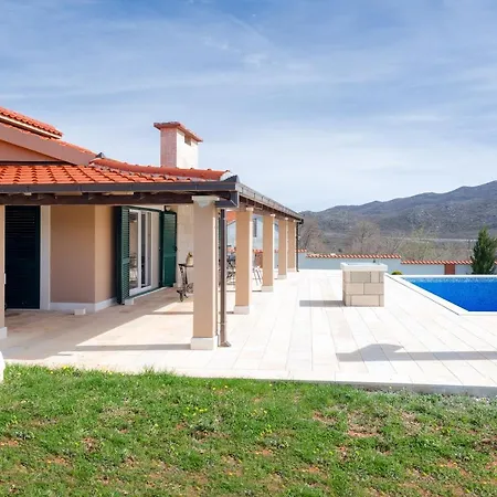 Dea Villa *