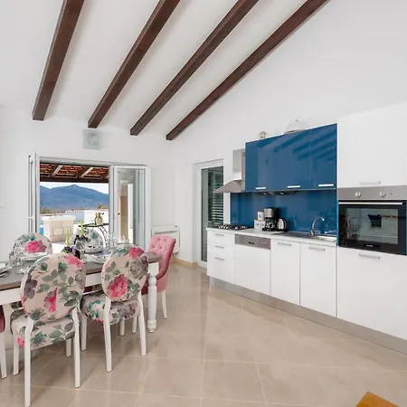 Dea Villa