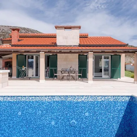 Dea Villa