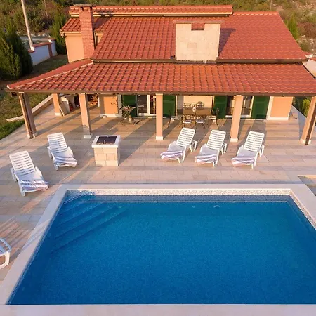 Dea Villa