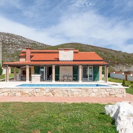 Dea Villa *